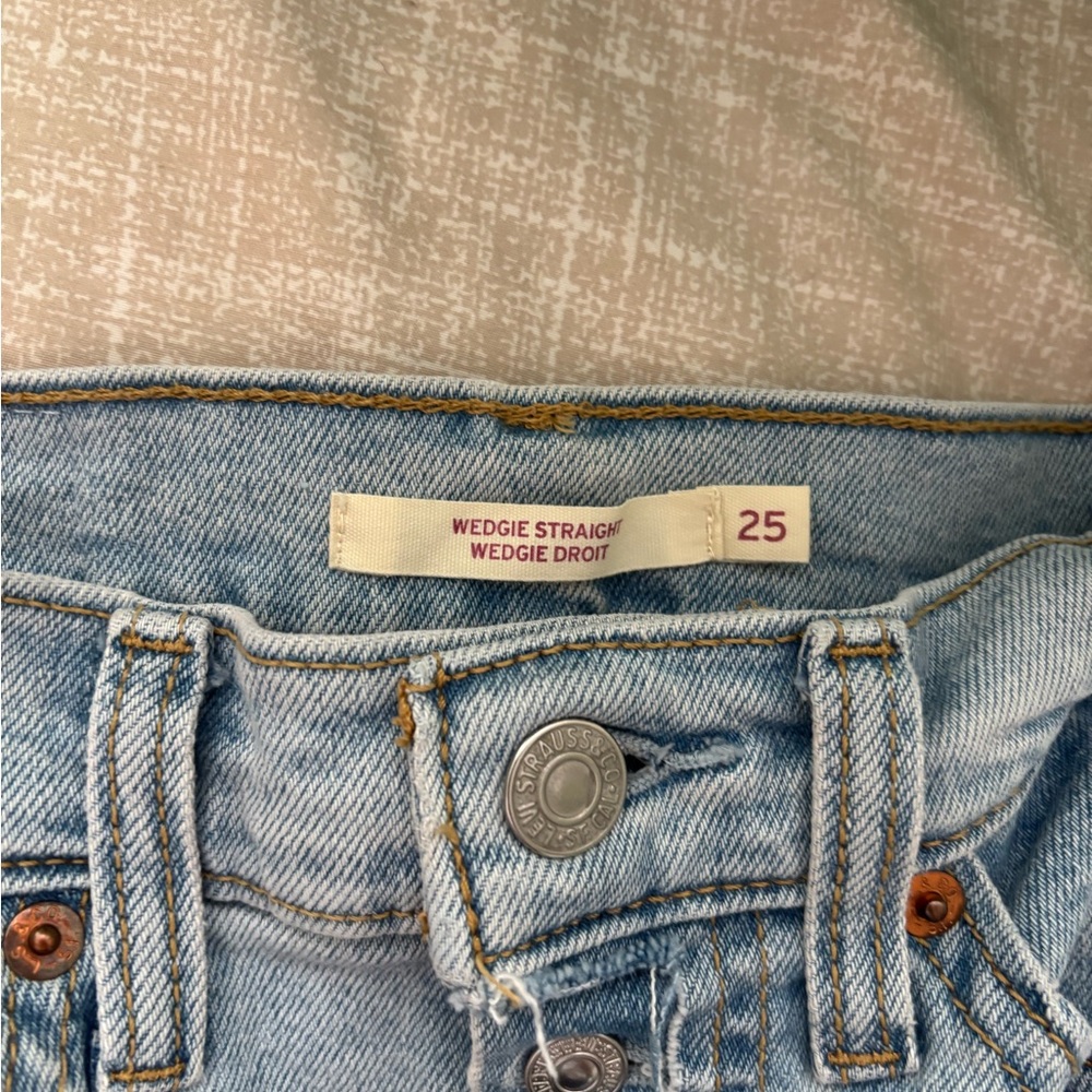 161.) 💙SALE💙Levi’s / Wedgie Cut Off Short / Button Fly - Picture 4 of 4